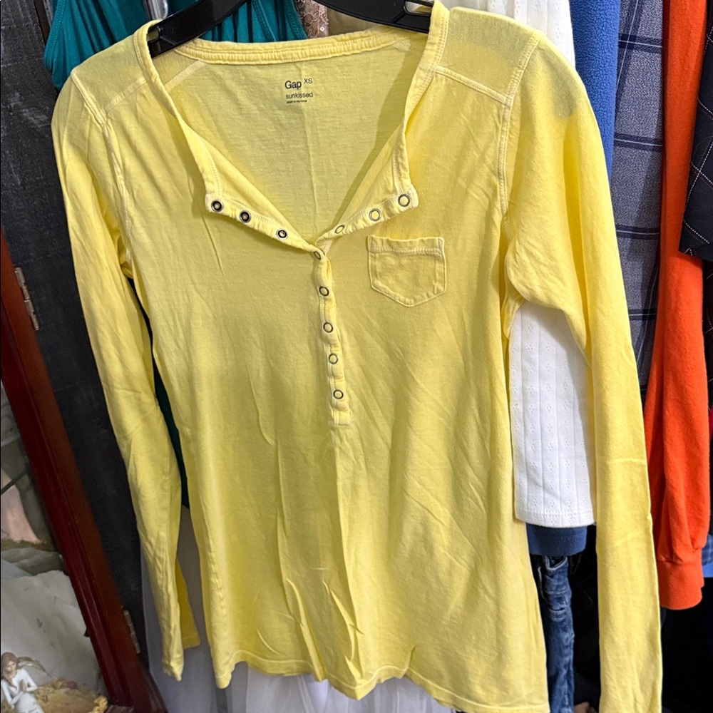 GAP Yellow Long Sleeve Women's Tee